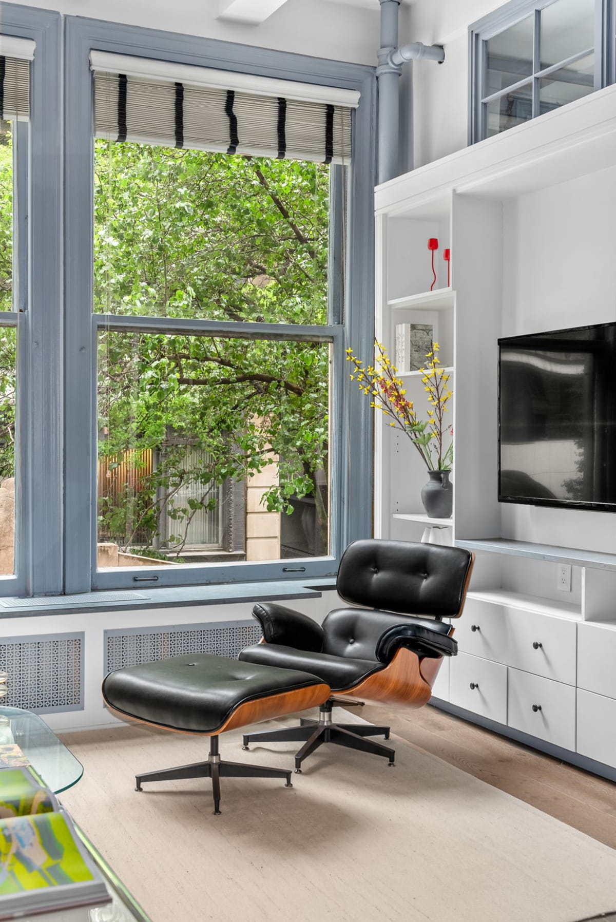 2024 Like New Mid-Century Modern Herman Miller Eames Swivel Replica Chair – New York, NY