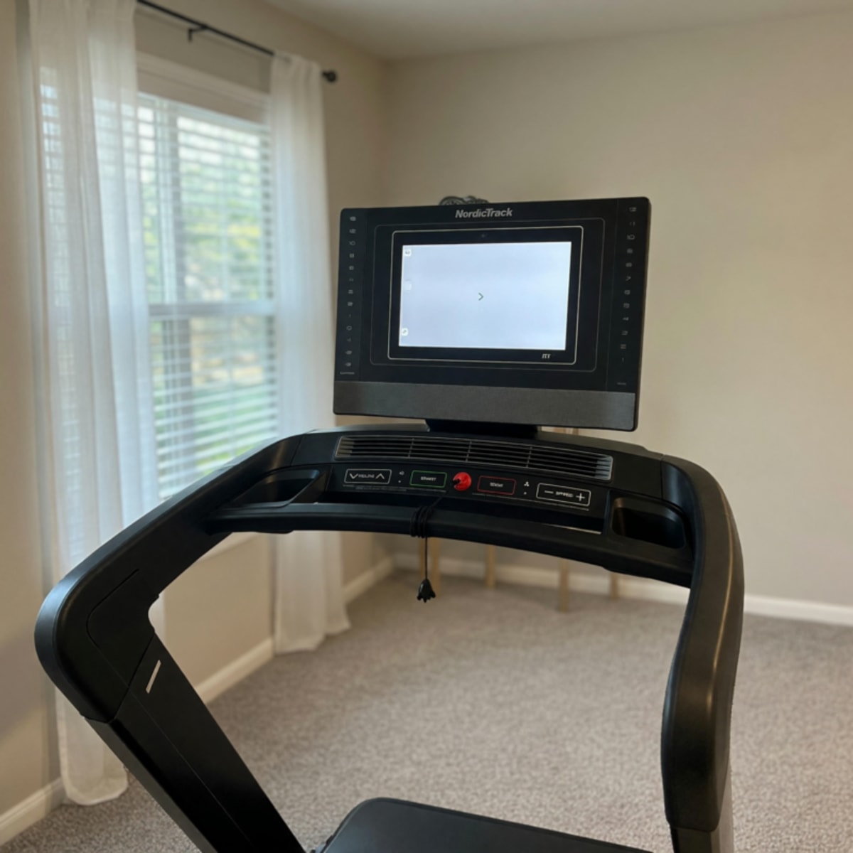 2021 Like New NordicTrack Commercial 1750 Treadmill 15mph 4HP – Missouri City, TX
