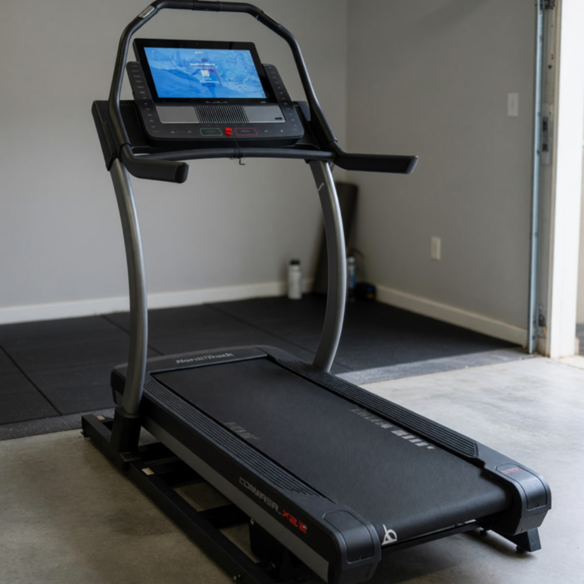 2022 NordickTarck XE2i Commercial Treadmill in Good Condition – Ashburn, VA