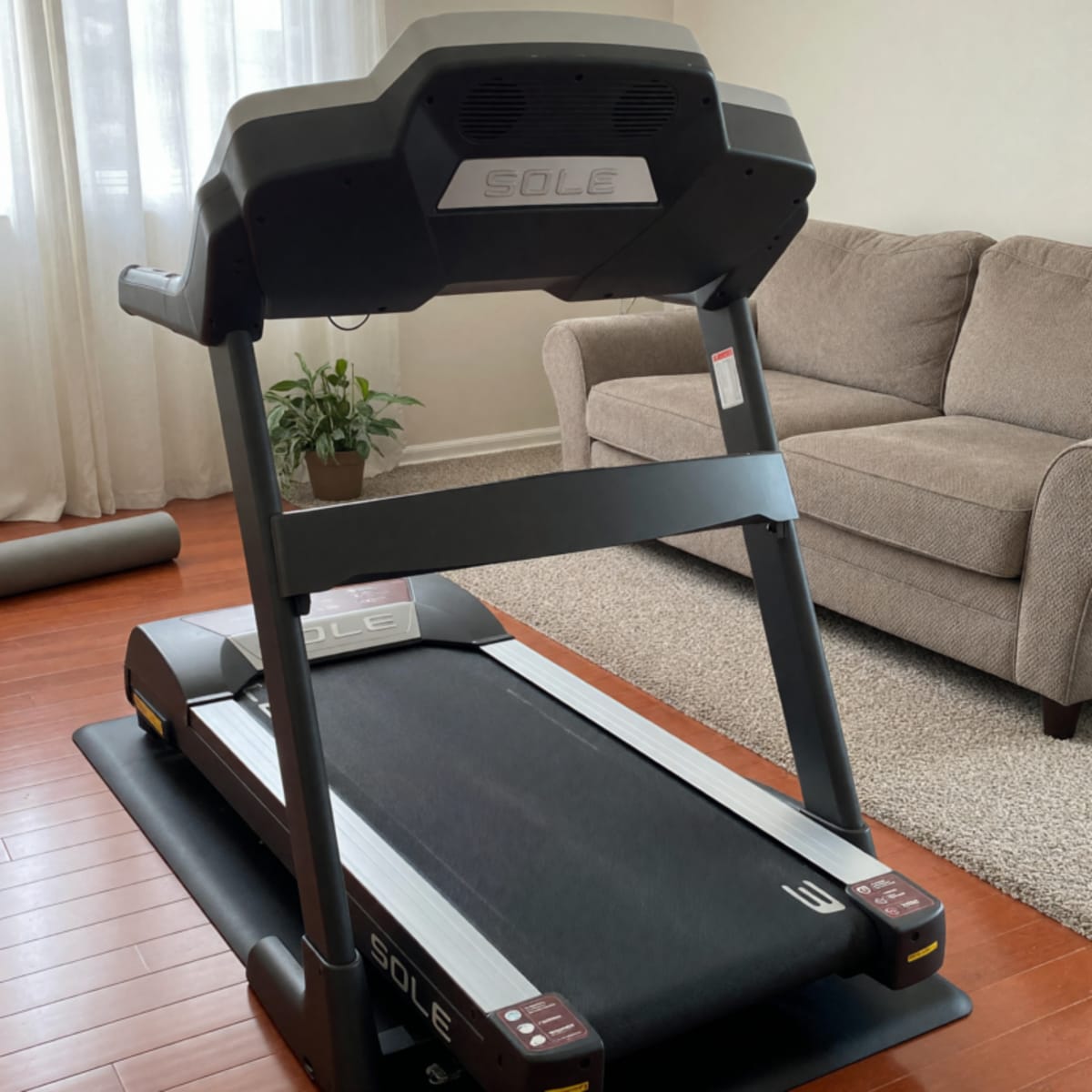 2020 Sole F80 Commercial Treadmill Excellent Condition with Mat – South Brunswick Township, NJ