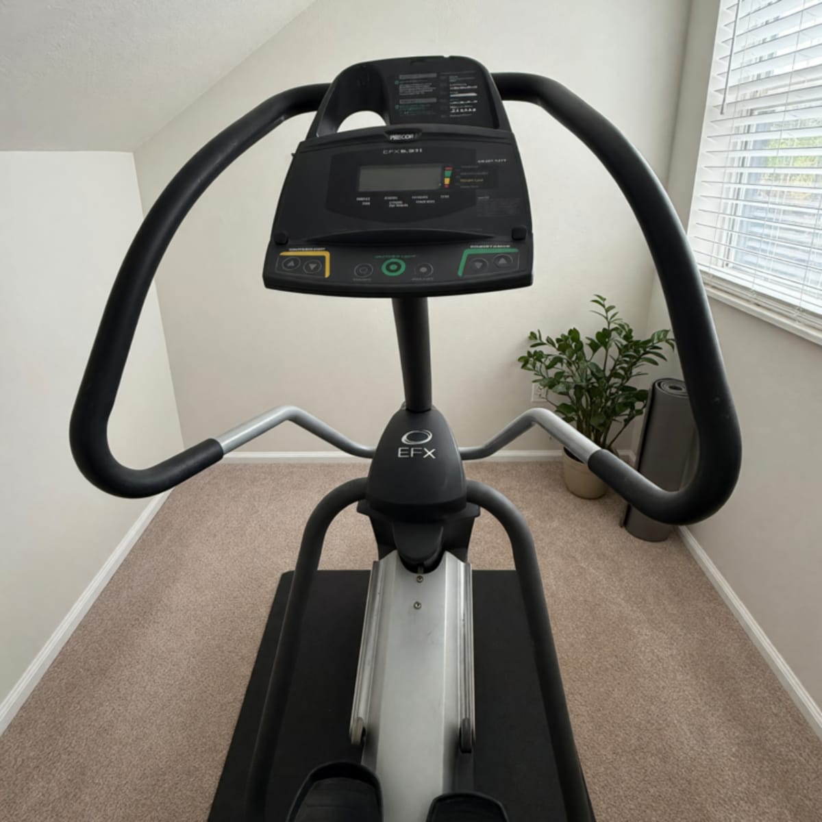 Precor EFX5.21i Elliptical in Good Condition with Digital Display – Centennial, CO