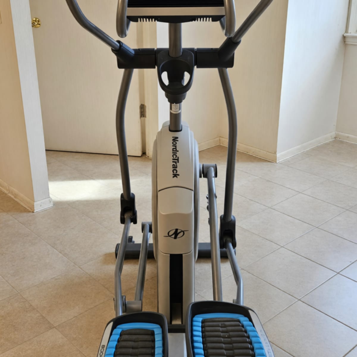 2018 Like New NordicTrack FreeStride FS10i Elliptical 36in Stride – Chicago, IL