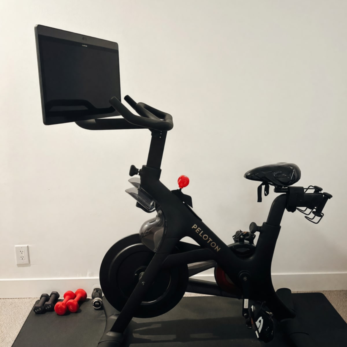 2021 Like New Peloton Bike Original with 18 Inch Screen and Accessories – Los Angeles, CA
