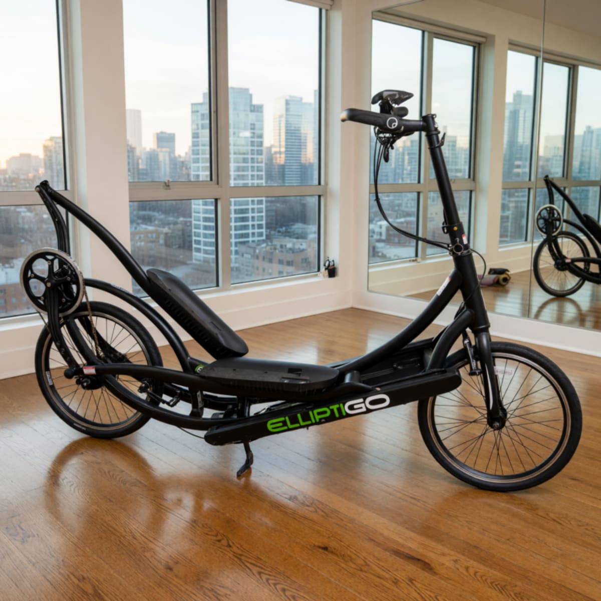 2022 Peloton Bike 2nd Gen Very Good Condition with Seat Cushion – Baton Rouge, LA
