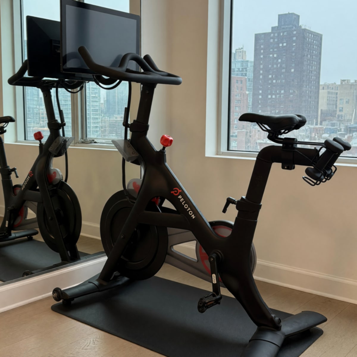 2020 Peloton Bike Original in Good Condition with Shoes and Weights – New York, NY