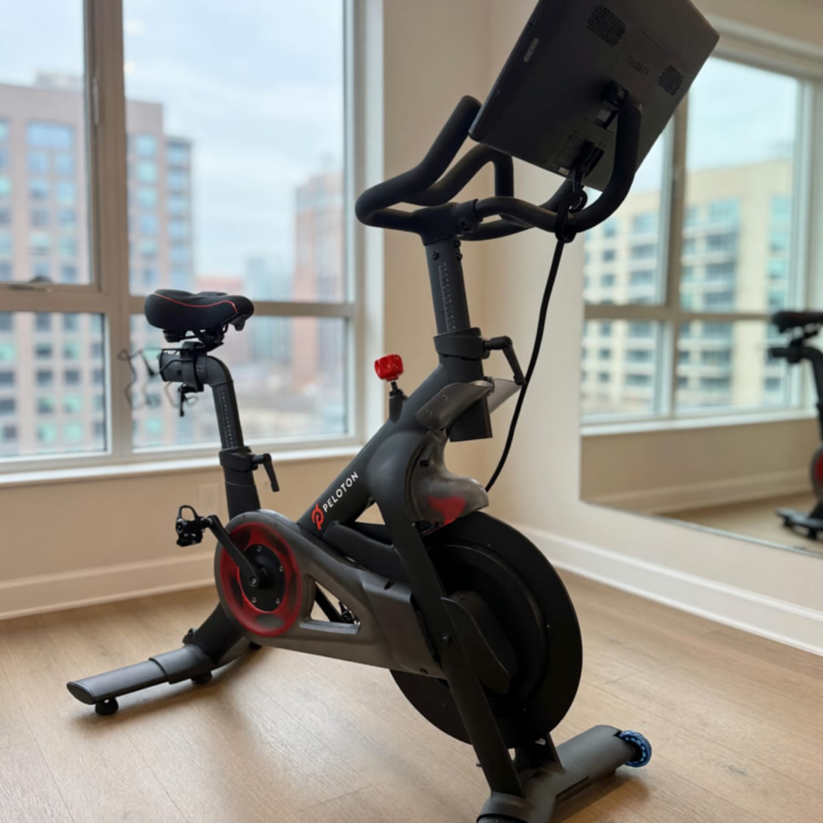 2025 Peloton Bike – Like New, Upgraded Seat & Shoes – Kissimmee, FL