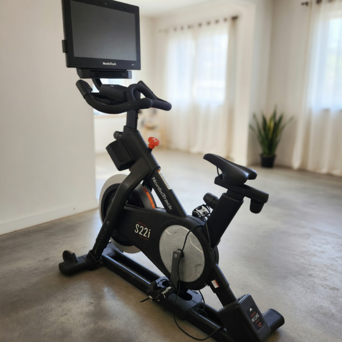 NordicTrack S22i Studio Cycle – Good Condition, Interactive Screen – Ridgewood, NY