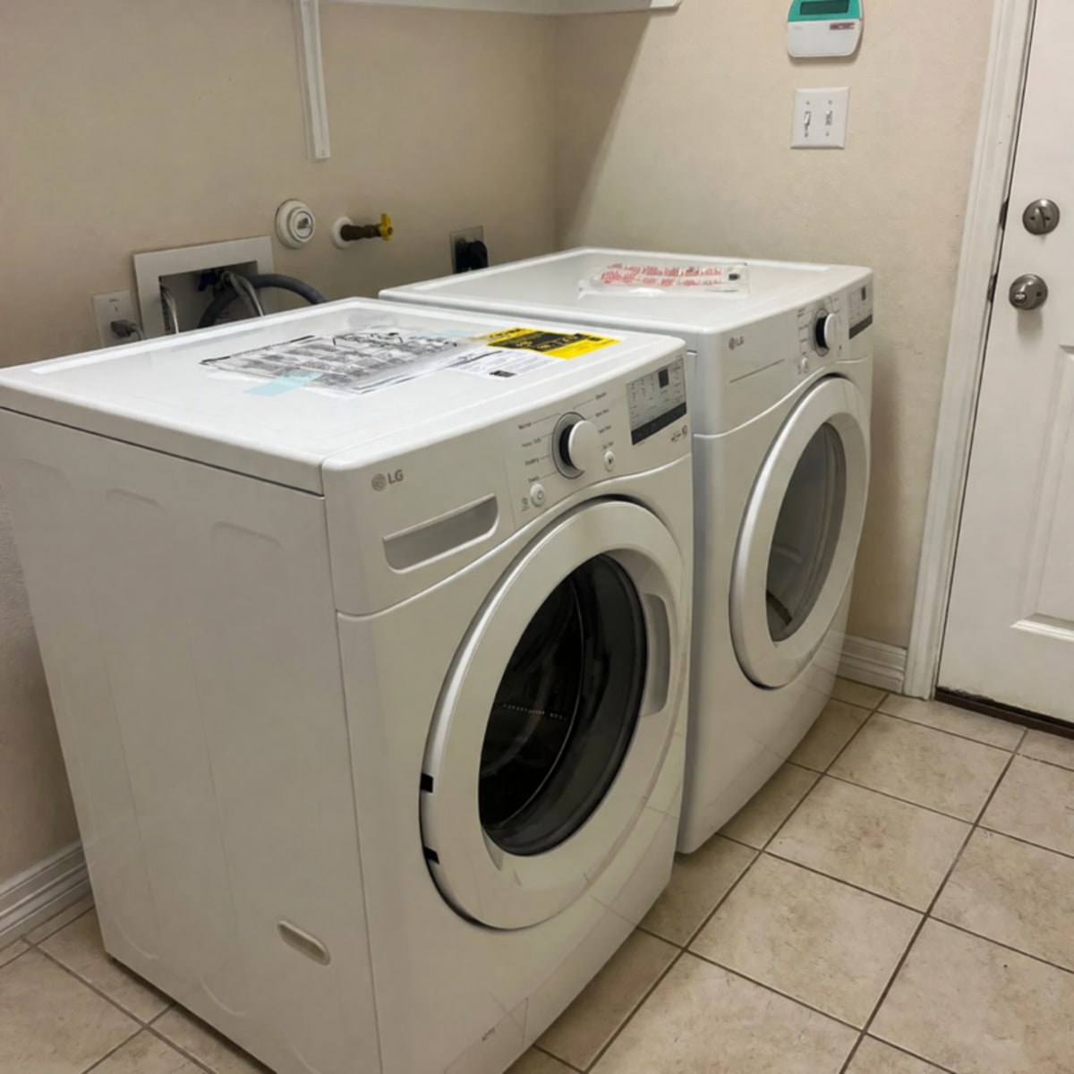 2024 LG Stackable Washer Dryer Set WM3400CW DLE3400W – Good Condition – Austin, TX