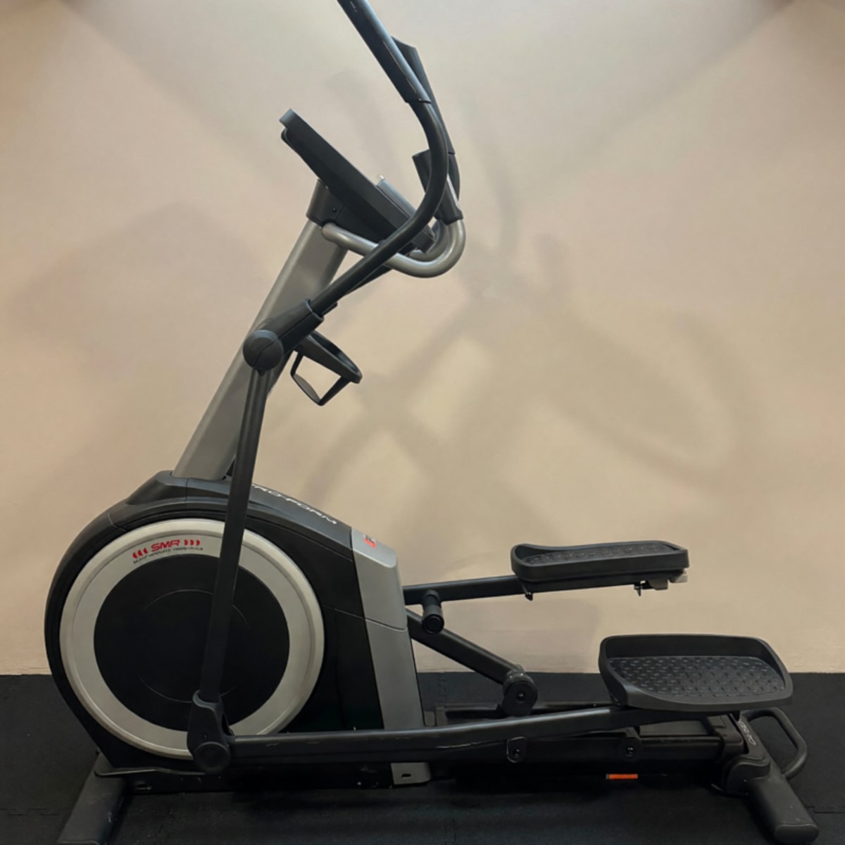 ProForm Carbon E7 Elliptical – Like New, Adjustable Resistance – Warsaw, IN