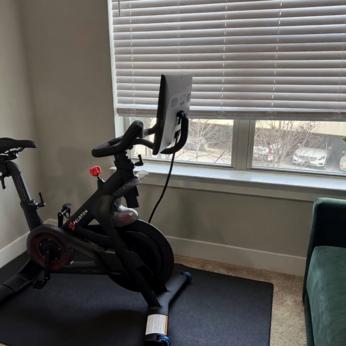 2025 Peloton Bike – Like New, 21.5in Screen – Sugar Hill, GA