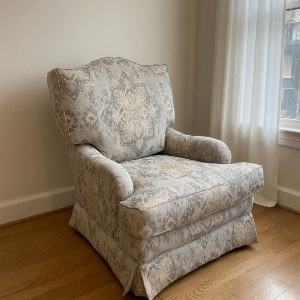 Lee Industries Swivel Armchair – Like New, Wool Blend Upholstery – Washington, DC
