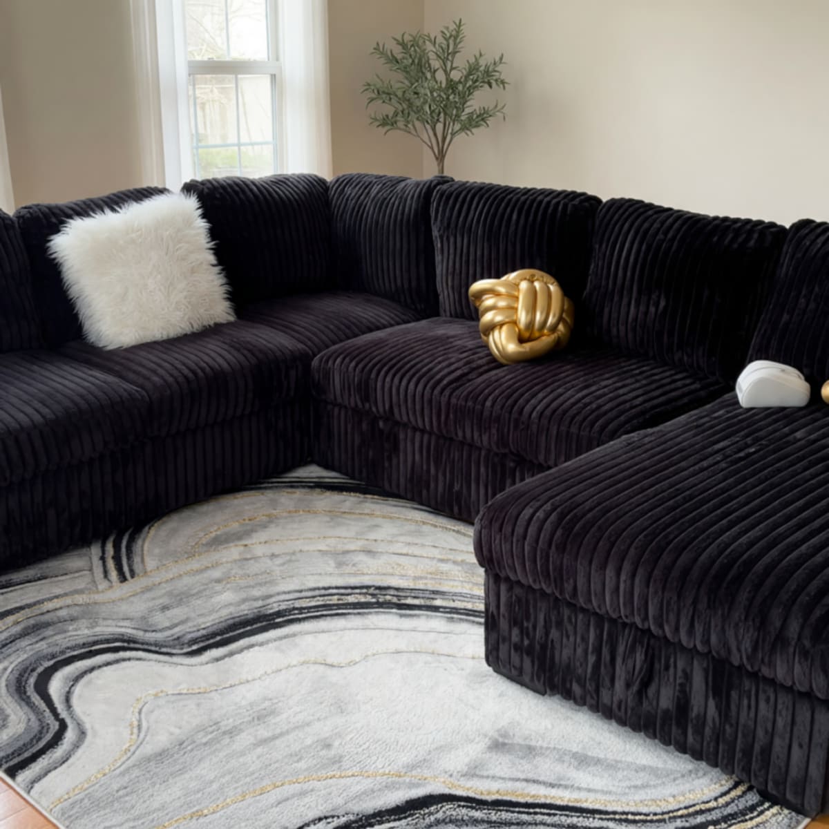 Electric Reclining Couch with Table – Like New Condition – Riverwoods, IL