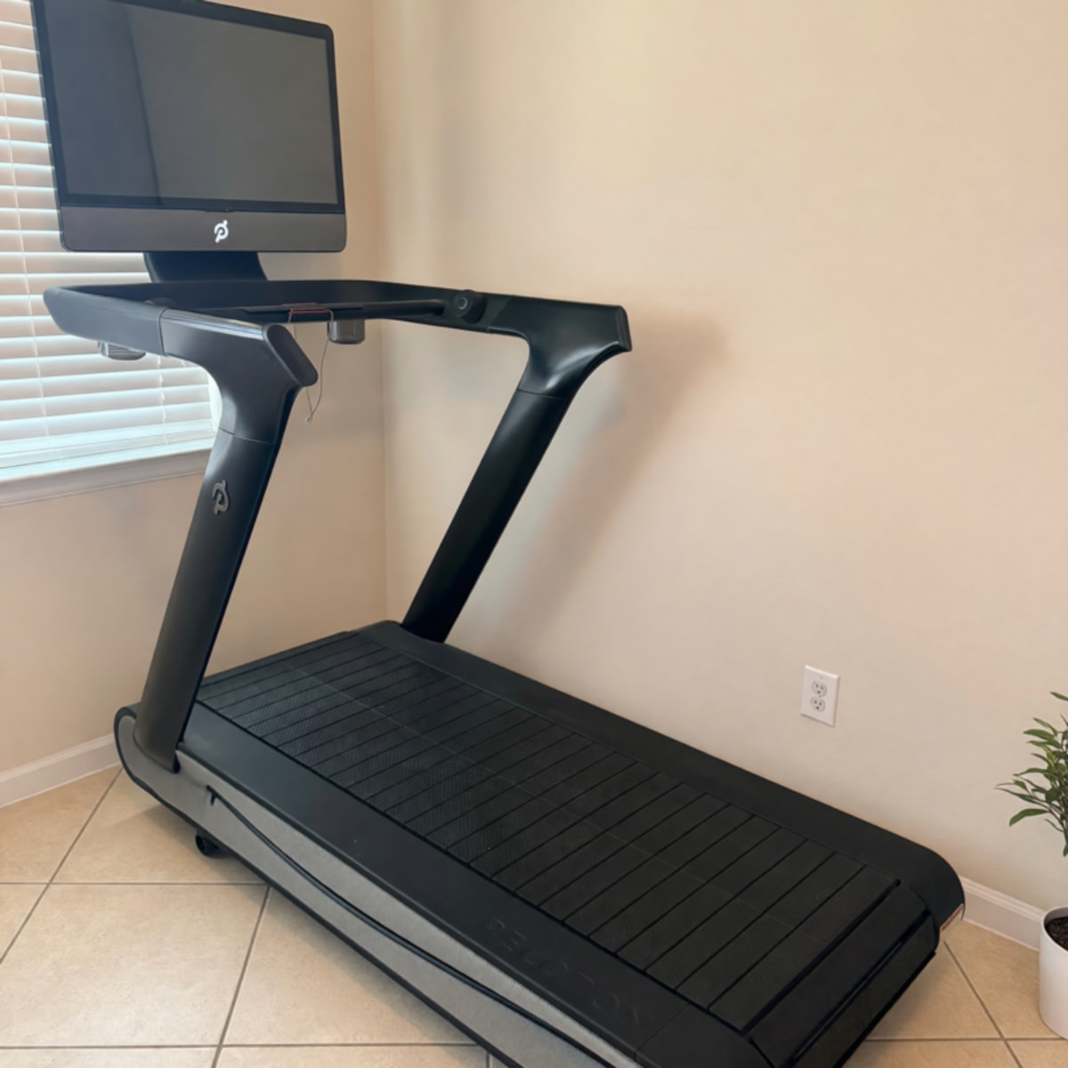 2022 Peloton Tread – Excellent Condition, Fully Functional – Kyle, TX