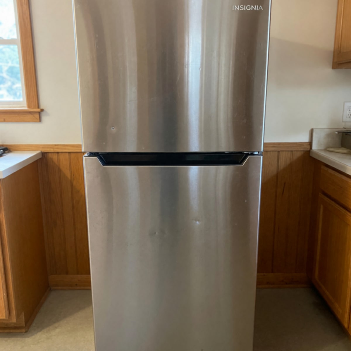 2019 Insignia Top Freezer Refrigerator – Good Condition, 18 Cu Ft – Oshkosh, WI