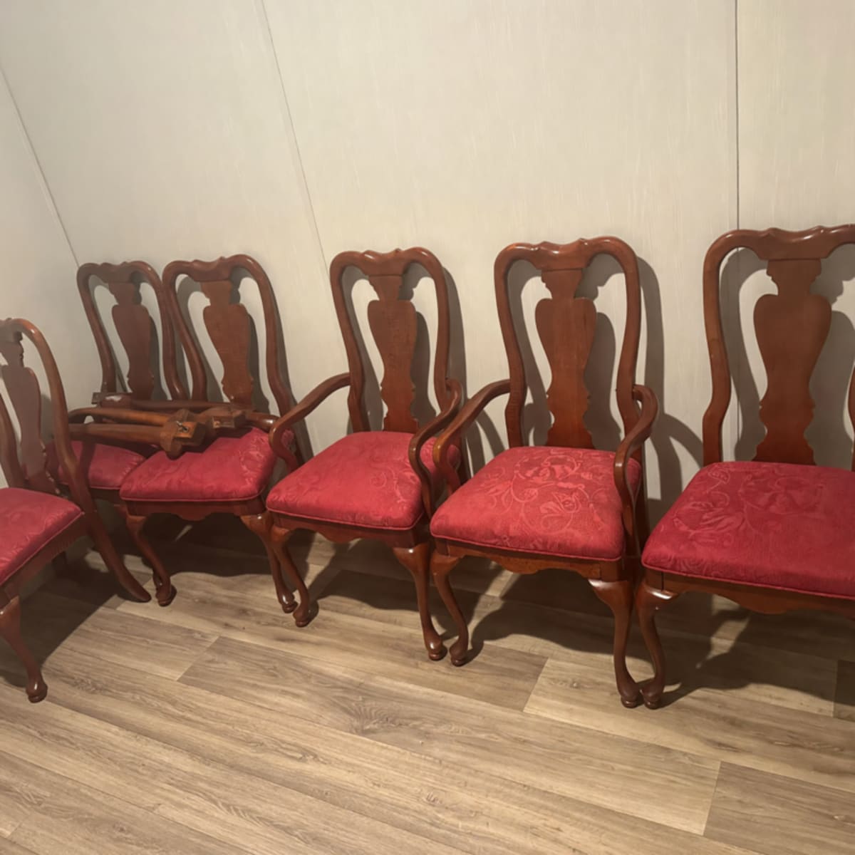 Cherry Solid Wood Dining Set with 6 Chairs – Like New – Gainesville, FL