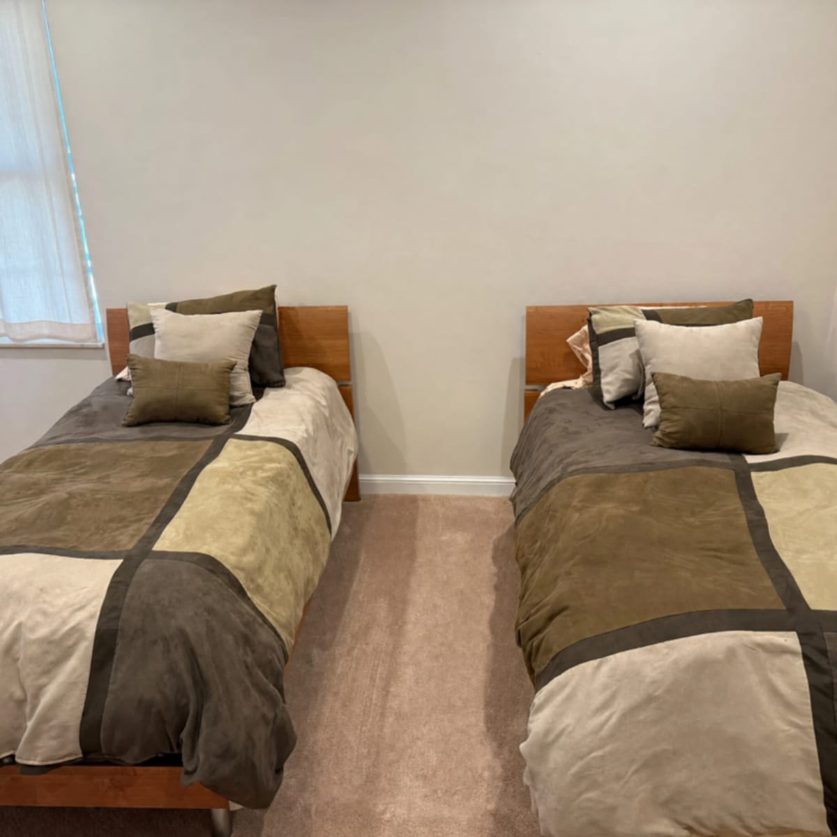Twin Beds with Mattresses and Dresser – New Condition – Delray Beach, FL
