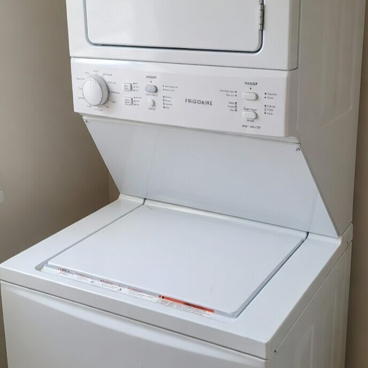 Frigidaire FLCE7522AW Stackable Washer Dryer – Like New, 3.9/5.5 Cu Ft – Norfolk, VA