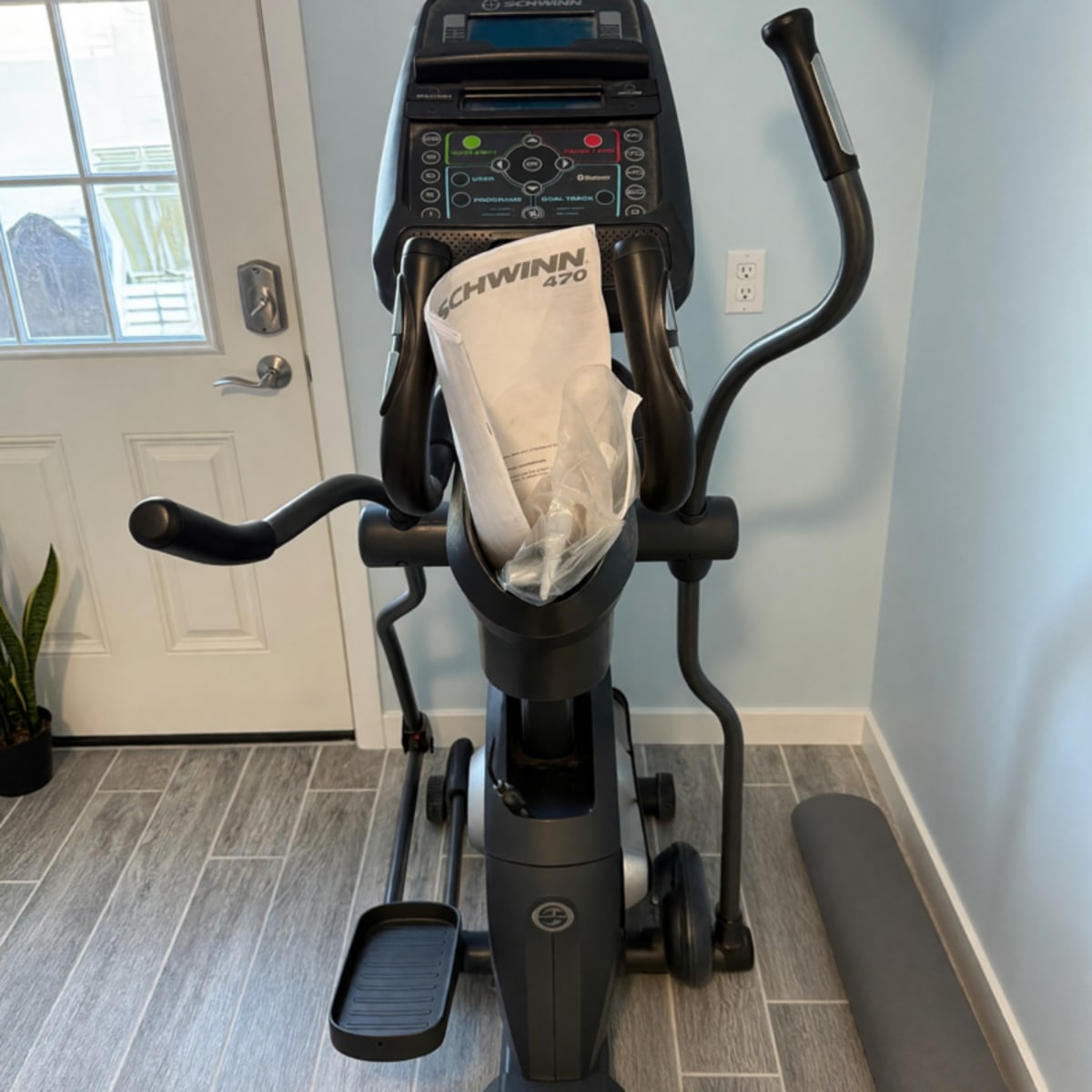 2017 Schwinn 470 Elliptical – Like New, 25 Resistance Levels – Beach Haven, NJ