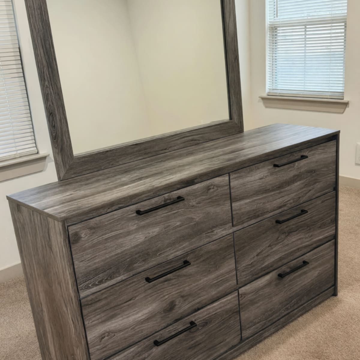 6-Drawer Chest of Drawers – Good Condition – Hull, GA