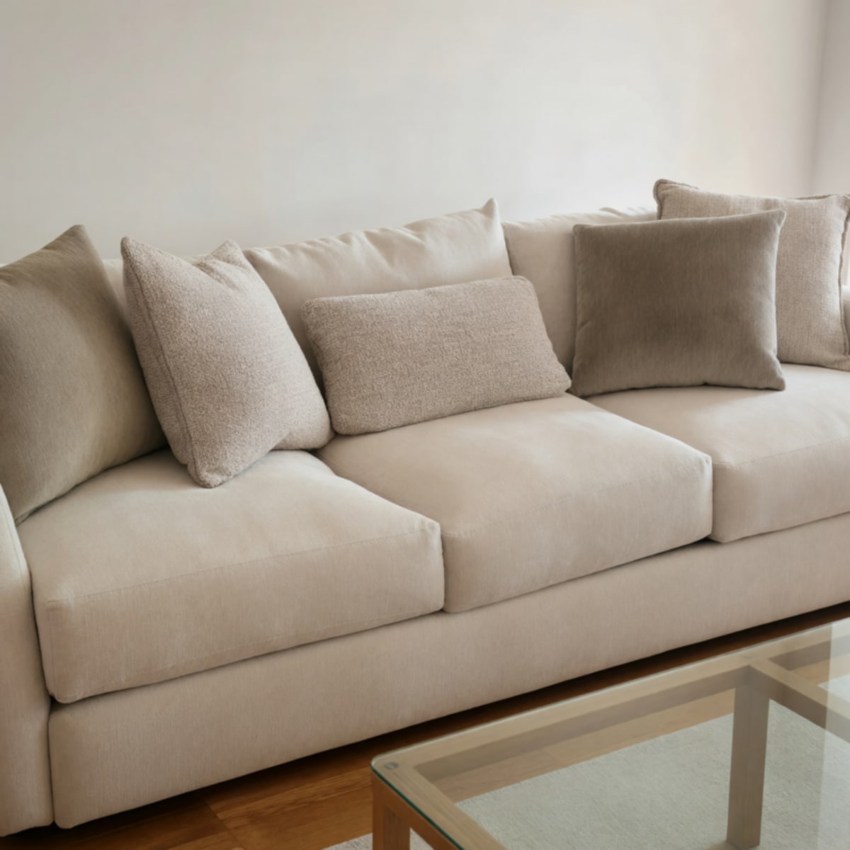 Safavieh White 3-Seater Sofa – Good Condition, Modern Style – New York, NY