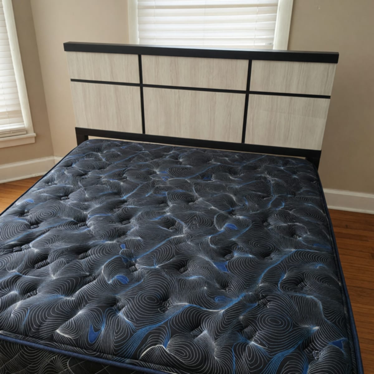 Crown Mark King Bedroom Set – Like New, 7 Pieces with Mattress – Chattanooga, TN