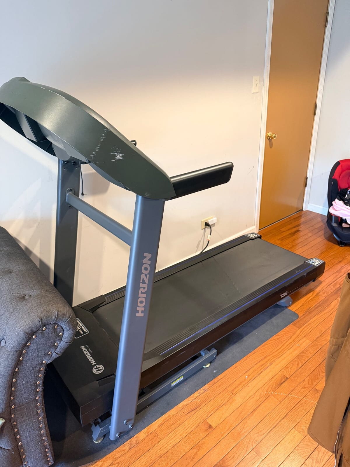Horizon Fitness T202 Treadmill – Like New, Foldable, 12 MPH – South Holland, IL