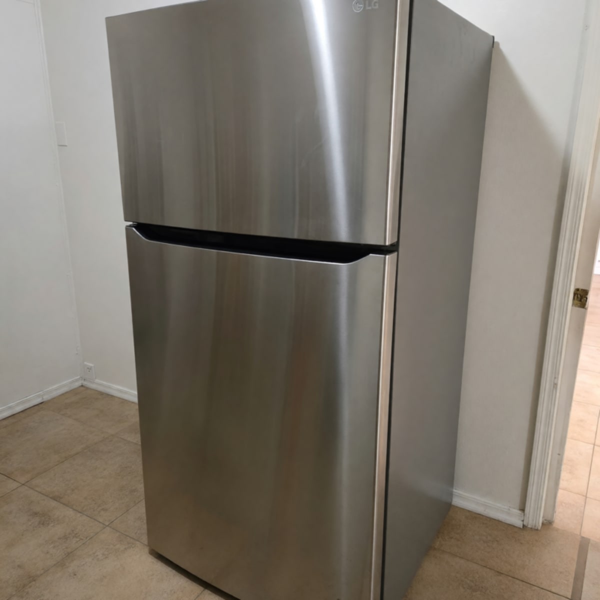 2022 LG LHTNS2403S Top Freezer Refrigerator – Good Condition, 23.8 Cu Ft – Phoenix, AZ