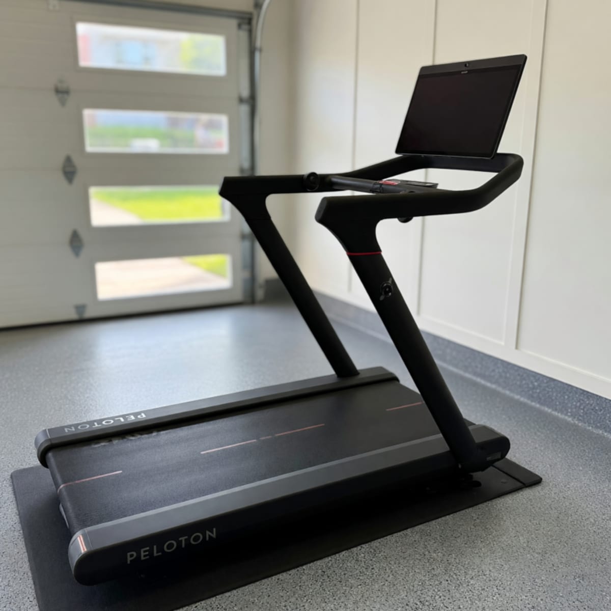 2023 Peloton Tread – Excellent Condition, Includes Mat – Merrick, NY