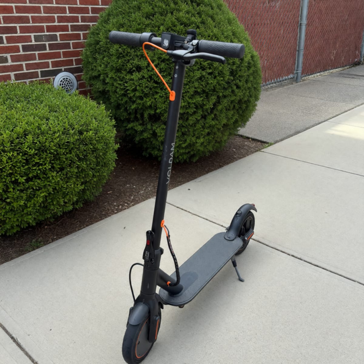 VOLPAM Sp03 Electric Scooter – Like New, 19 Mph, 16 Mi Range