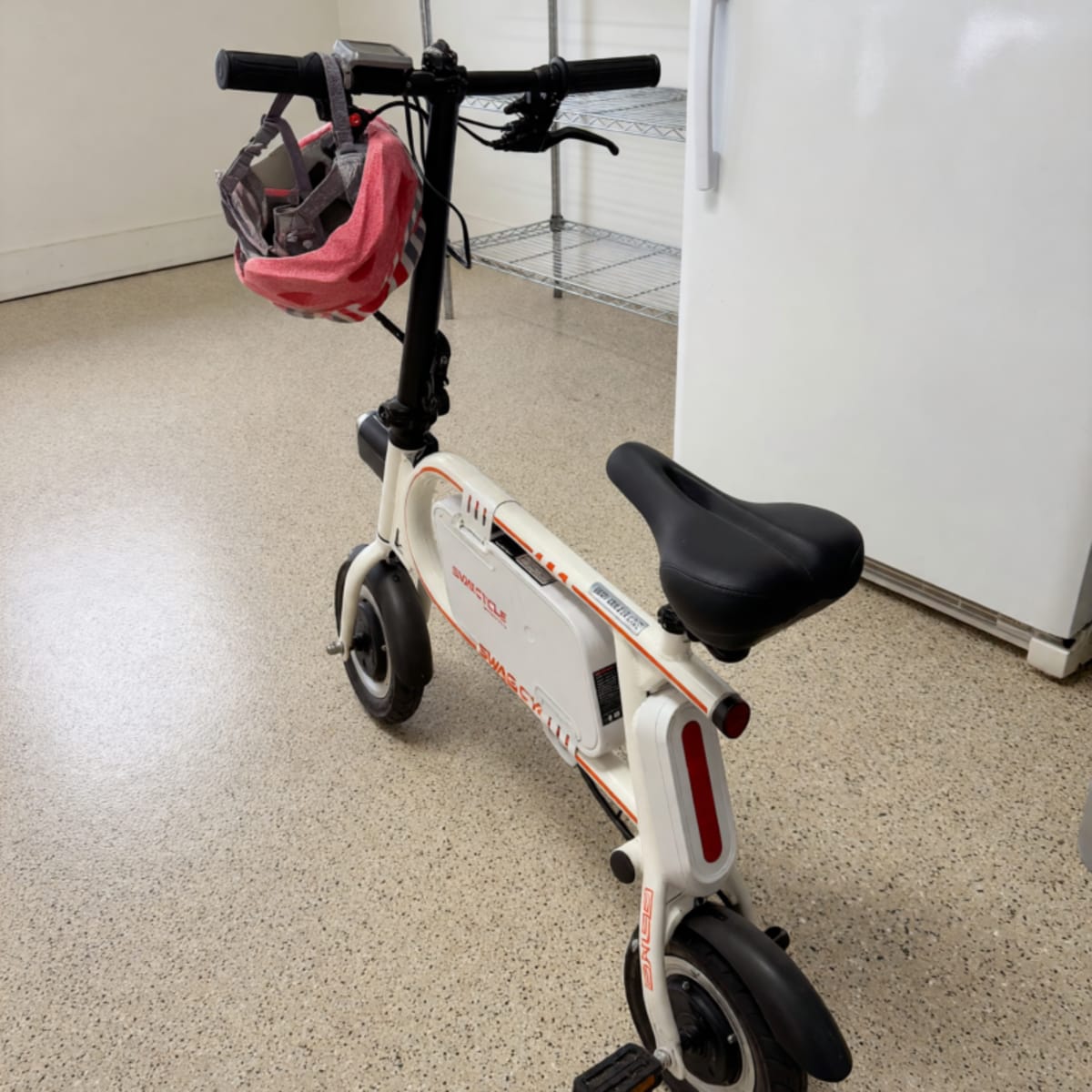 Swagtron Swagcycle Envy Folding eBike – Like New, 10mi Range – Los Angeles, CA