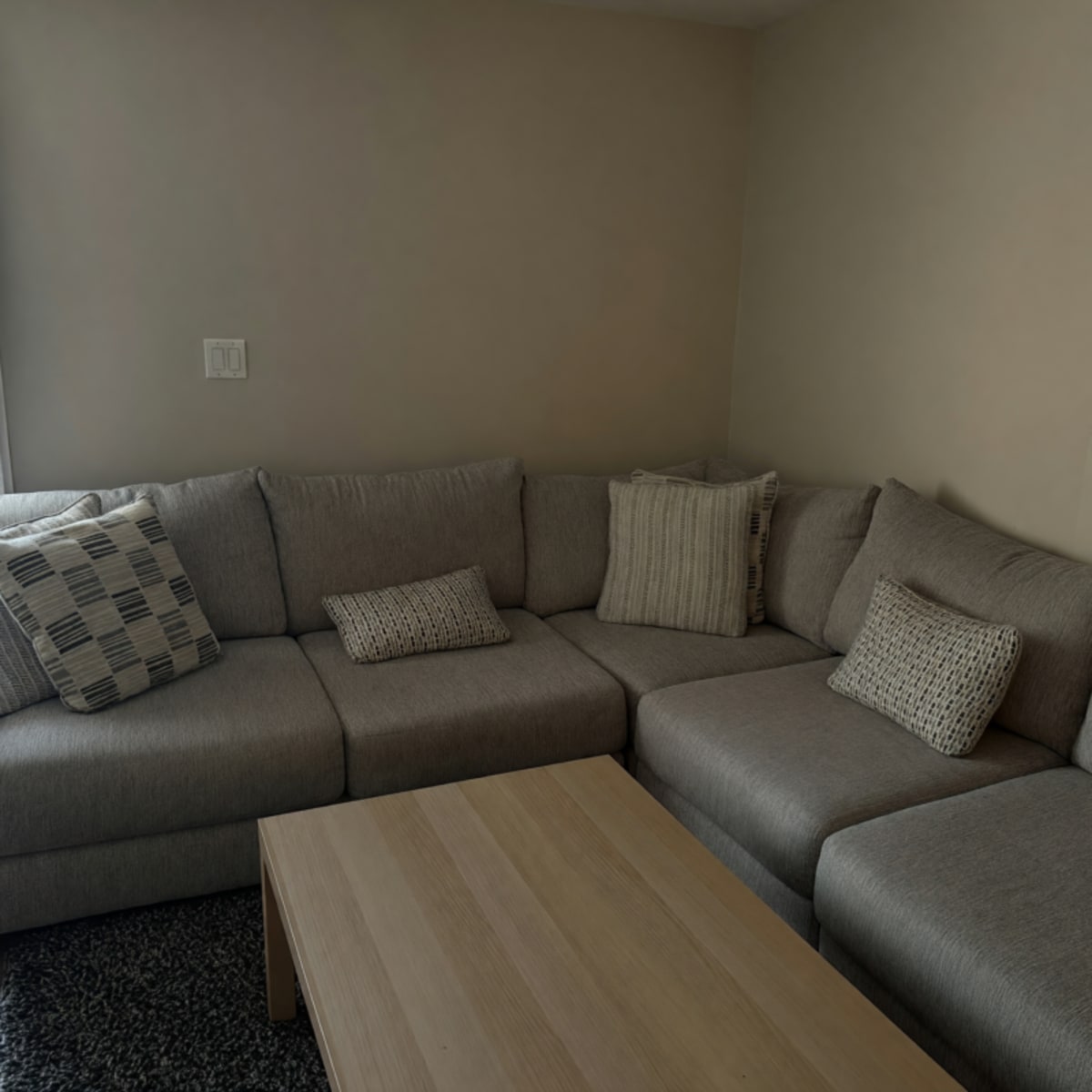 Gavigans Furniture Luxury Sectional Sofa – Like New, Light Gray – Sarasota, FL
