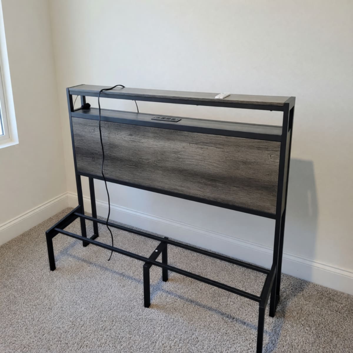 Queen Bedroom Set – New Condition, Bamboo Mattress & Bedframe – Biloxi, MS
