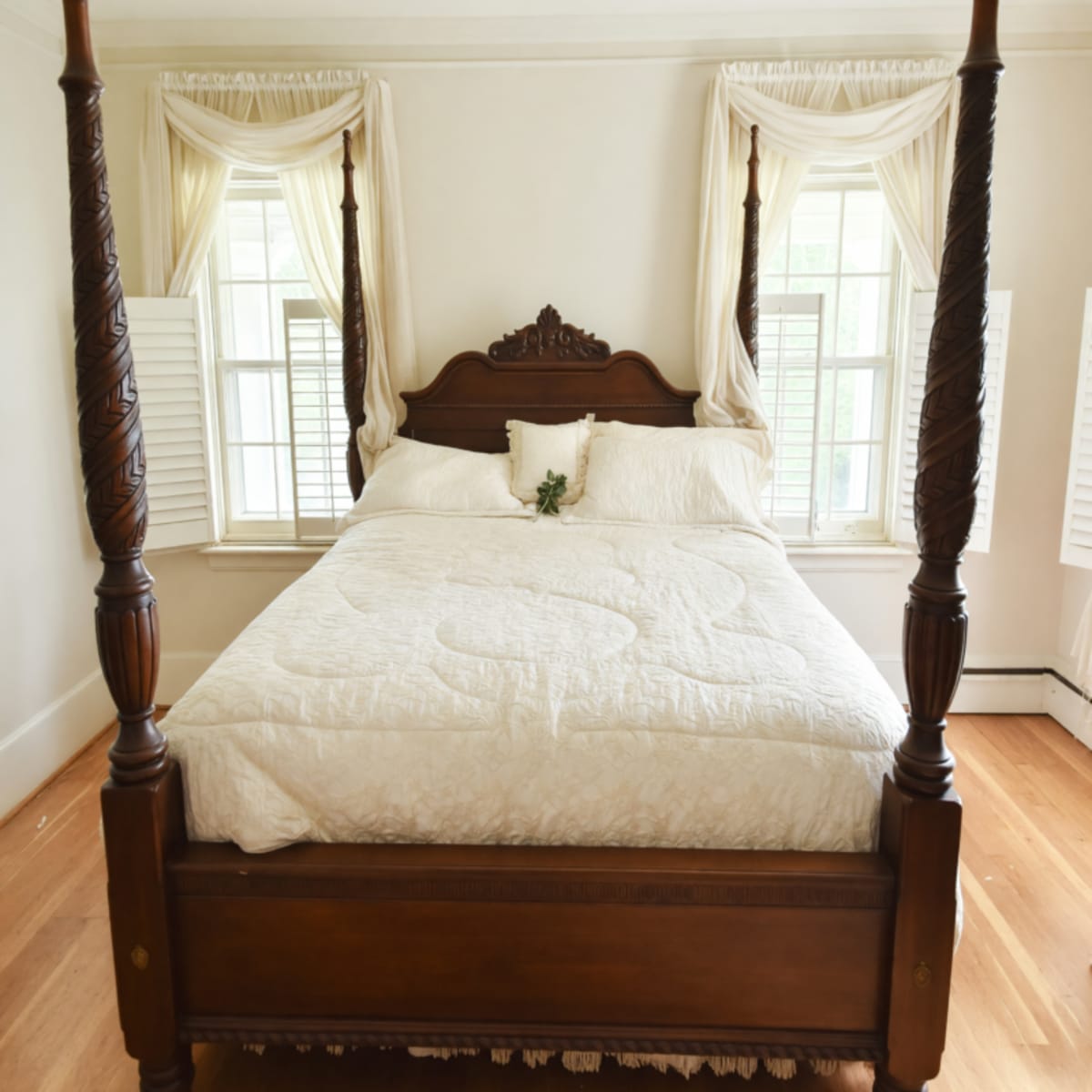 Mahogany Presidential 5-Piece Bedroom Set – New Condition, King Size – Alexander City, AL