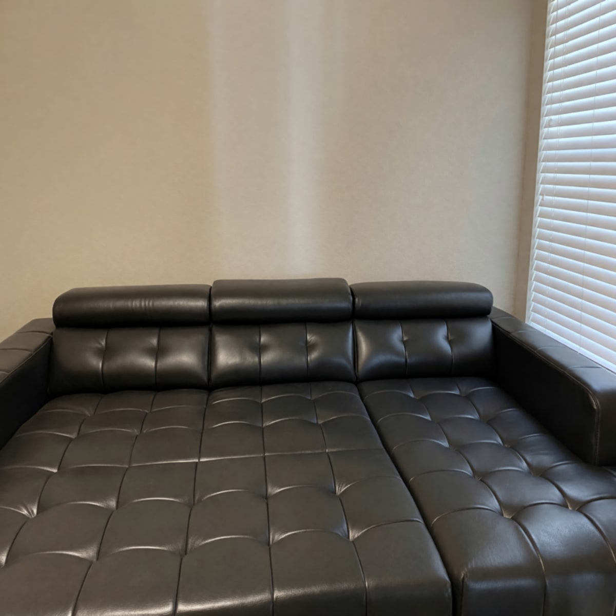 Black Leather Letter Couch – Good Condition, Sleeper Feature – Waldorf, MD