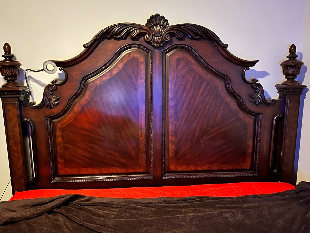 Comitia Molina King Bedroom Set – Good Condition, 3 Pieces – Altamonte Springs, FL