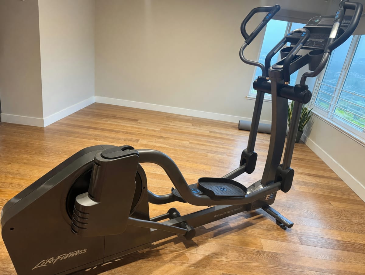 2019 Life Fitness Track Connect Elliptical – Like New, Adjustable Stride – San Clemente, CA