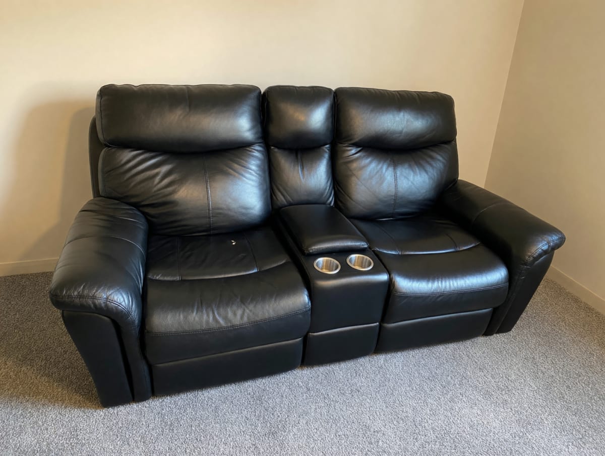 Like New 5-Piece Black Leather Reclining Sofa Set – Milwaukee, WI