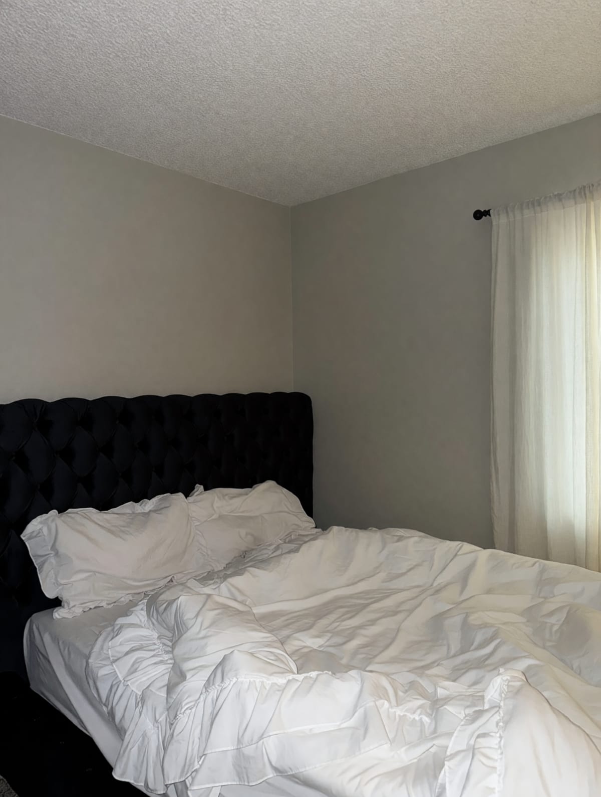 Wayfair Black Queen Upholstered Bed Frame Like New – Las Vegas, NV
