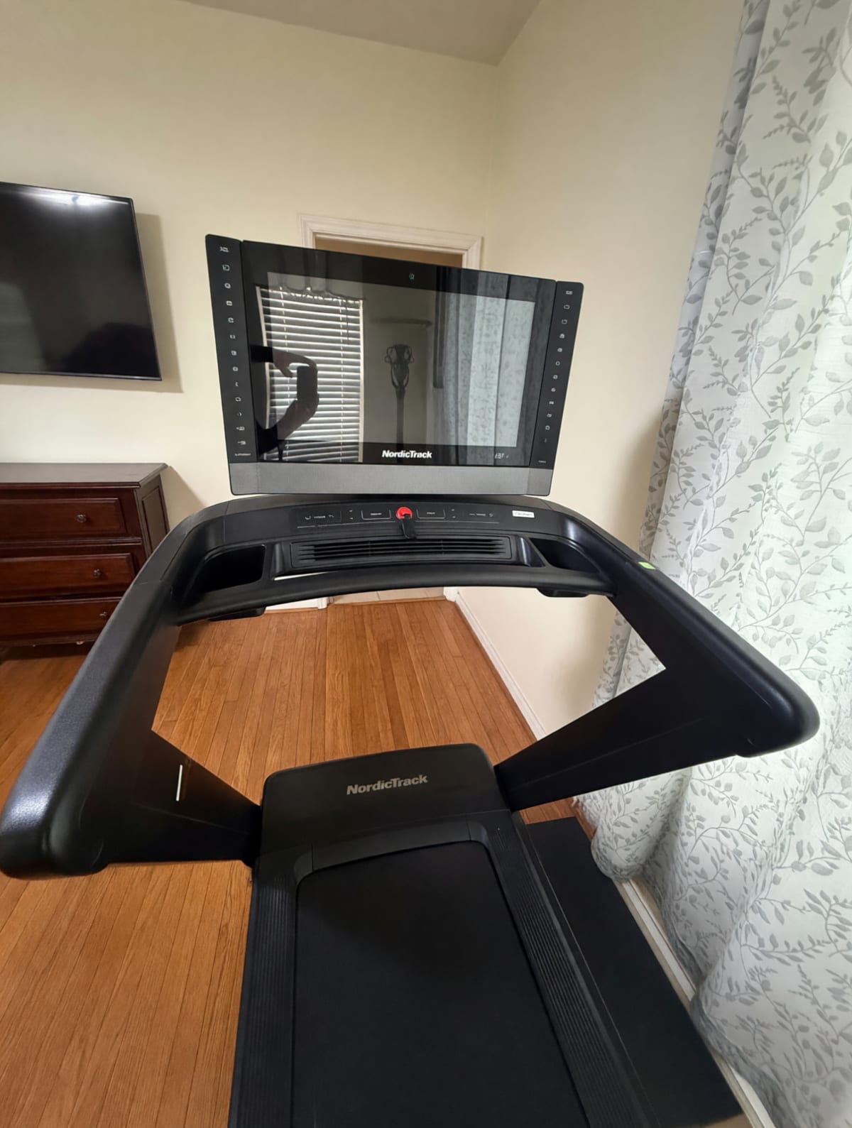 2024 NordicTrack Commercial 2450 Treadmill – Like New – Columbia, SC