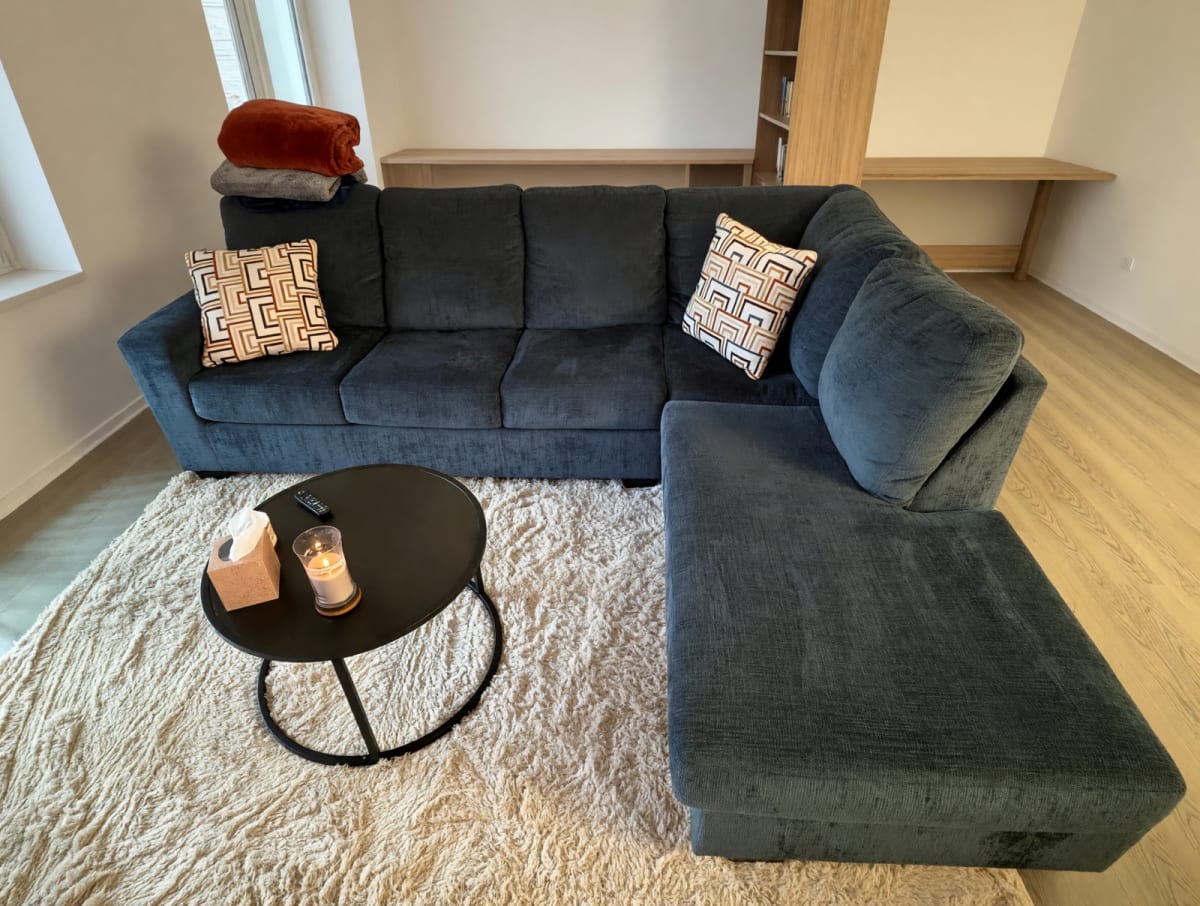 Ashley Navy Blue 2-Piece Sectional Sofa – Like New Condition – Fort Collins, CO