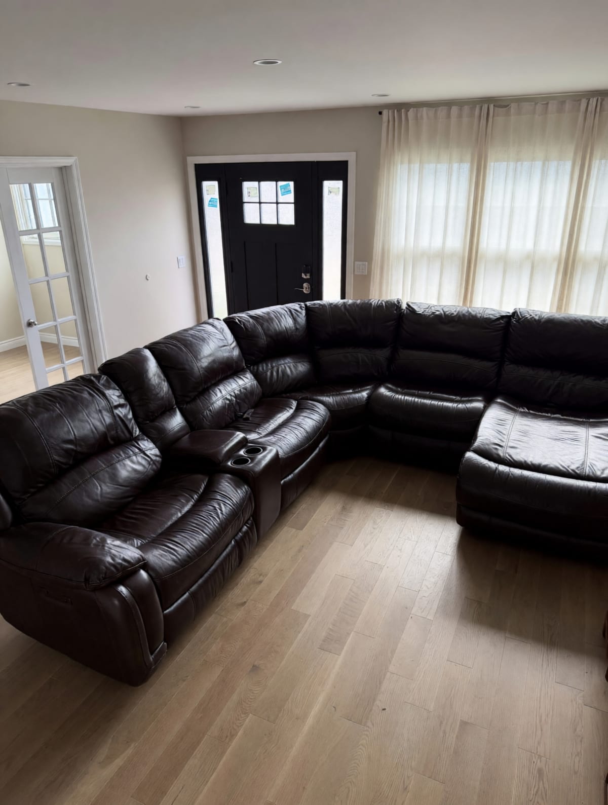 Bob’s Discount Furniture 6-Piece Brown Leather Power Reclining Sectional Like New – Whitestone, NY