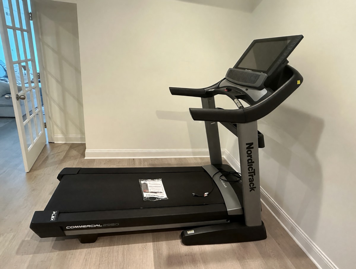 2020 NordicTrack 2950 Treadmill Good Condition 12 MPH 15% Incline – Dobbs Ferry, NY