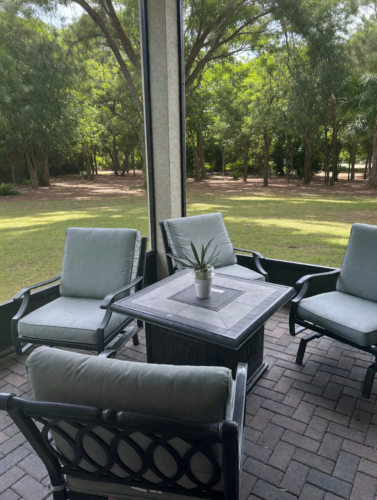 5-Piece Outdoor Patio Conversation Set – Excellent Condition, Black Metal Frame – Port St. Lucie, FL