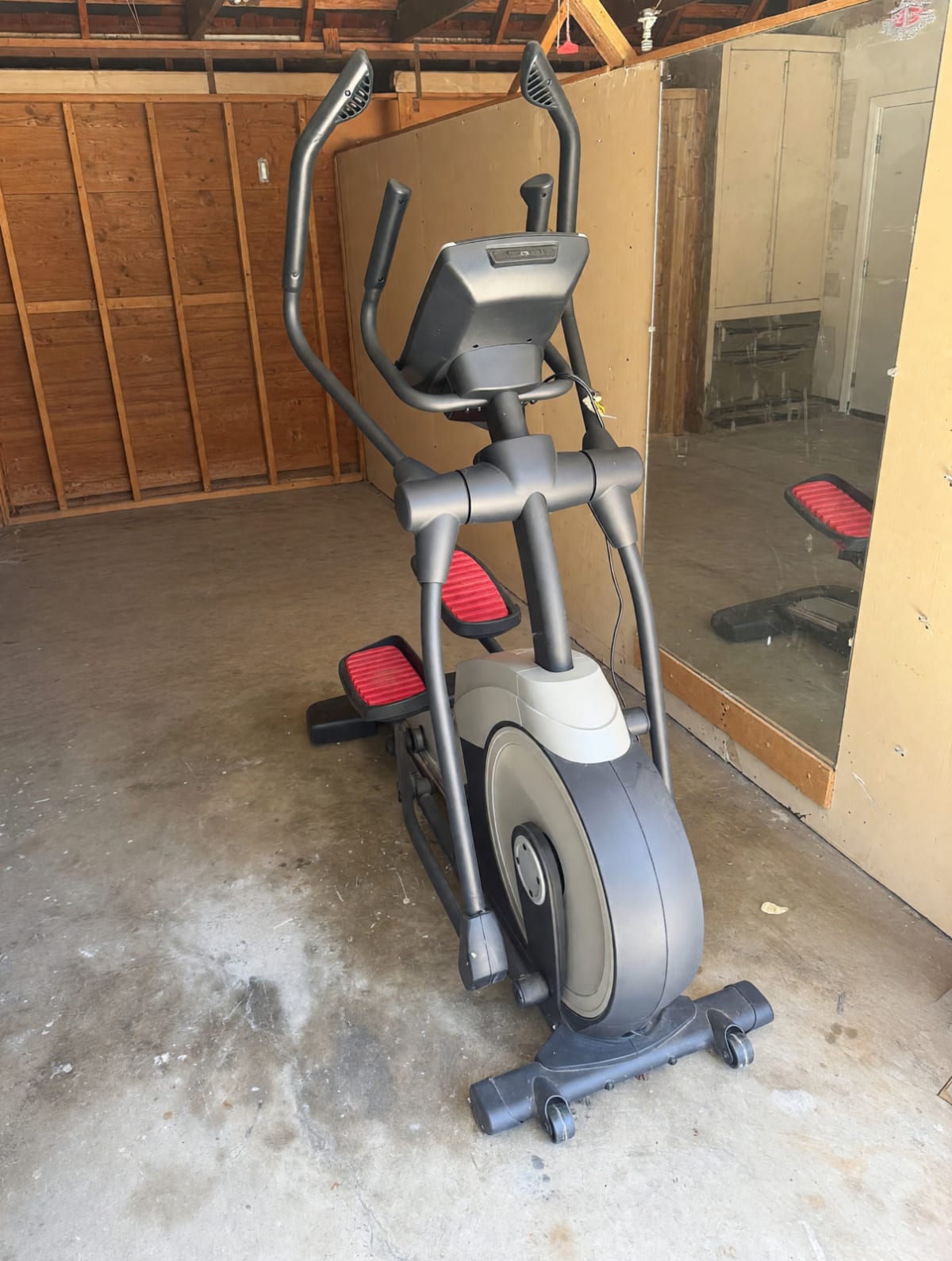 2013 Reebok 910 Elliptical – Like New, Adjustable Stride & Resistance – Cupertino, CA
