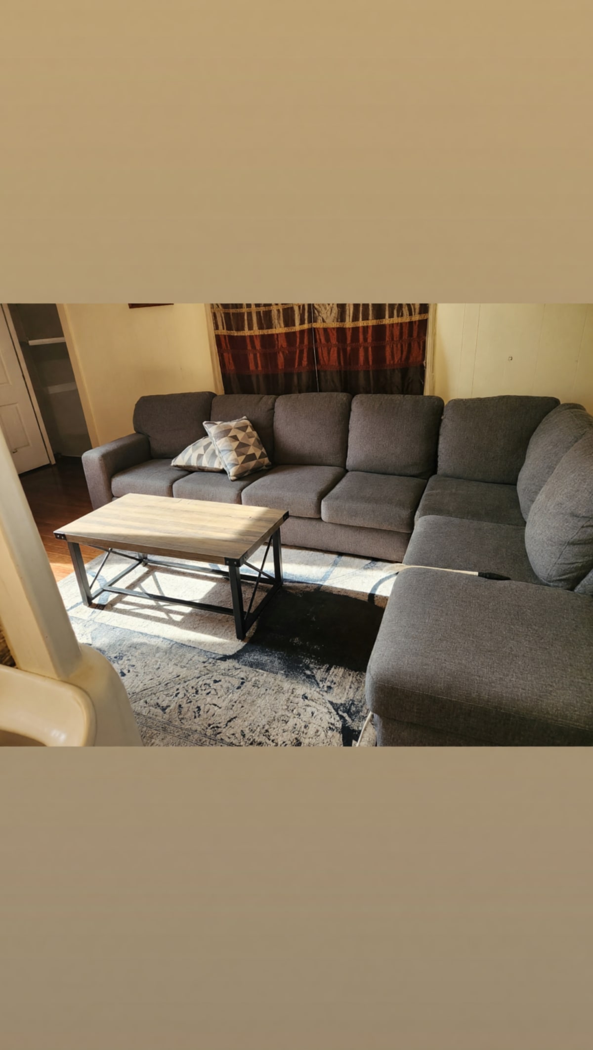 Vintage Gray Couch Good Condition – Cleveland, OH