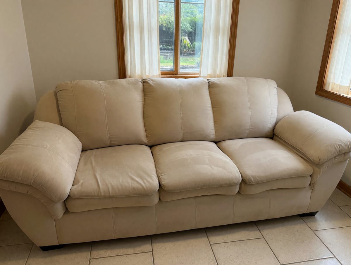 Tan Suede 2-Piece Sofa Set – Good Condition – Bloomington, IL