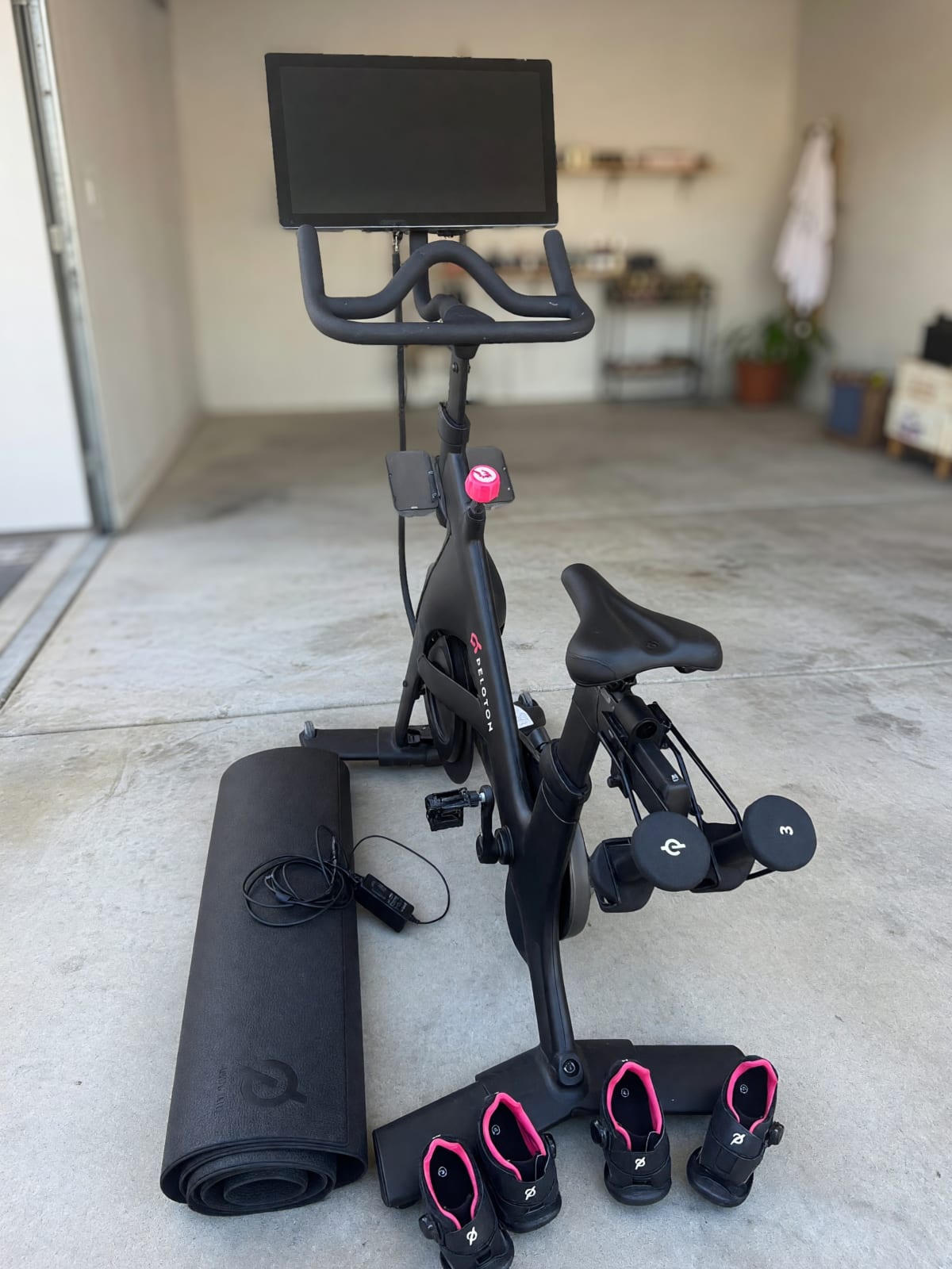 2021 Peloton Bike – Like New, Includes Shoes Mat Weights Swivel Screen – San Jose, CA