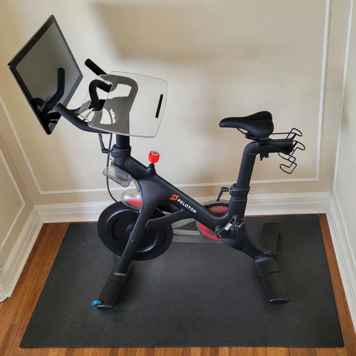 2021 Peloton Bike 21 Inch Screen – Like New with Accessories – San Francisco, CA