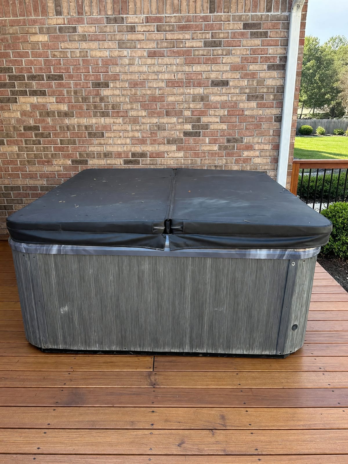 South Seas Spa Hot Tub in Good Condition