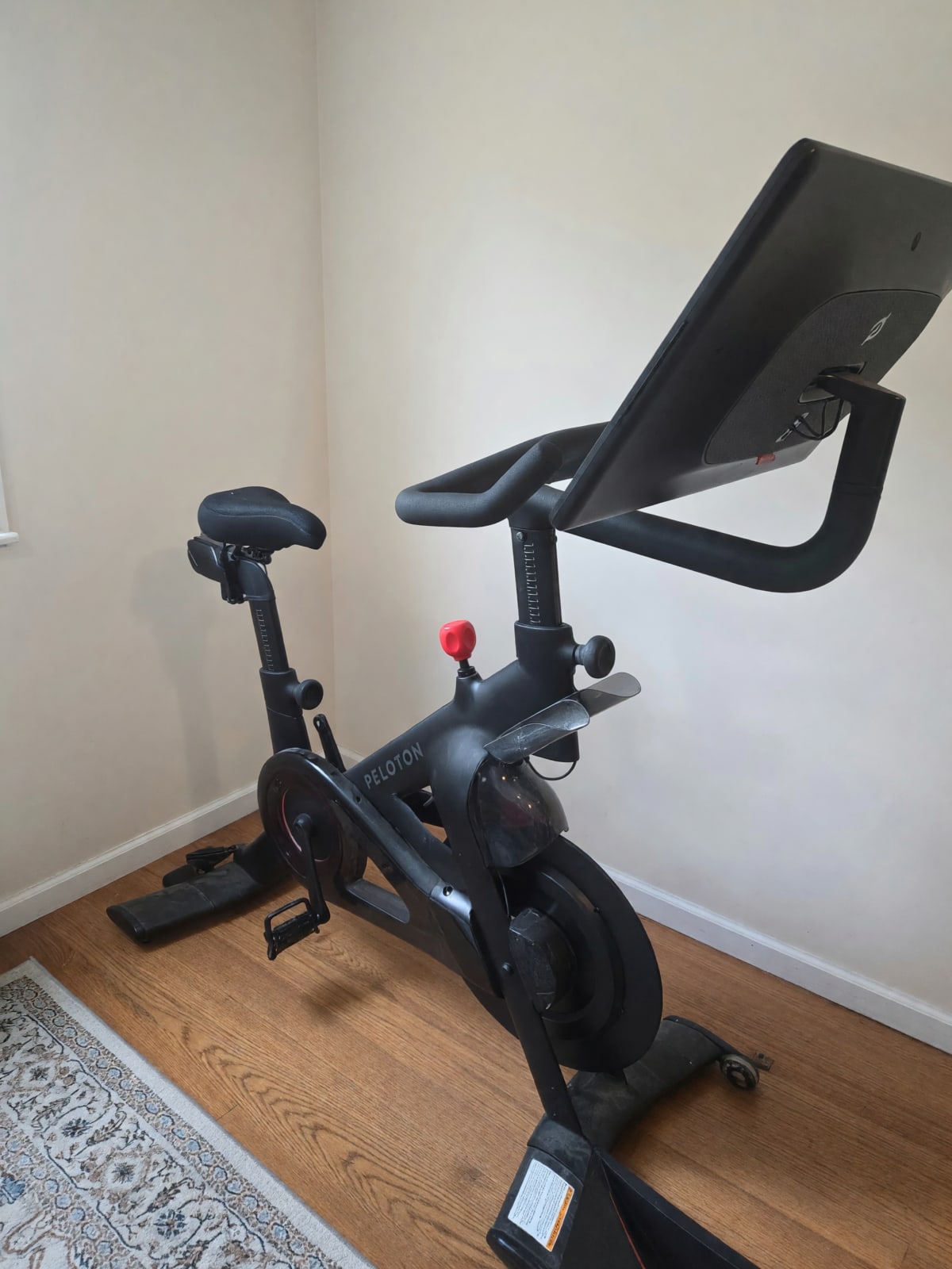 Peloton Bike Exercise Bike with Large Touchscreen in Good Condition